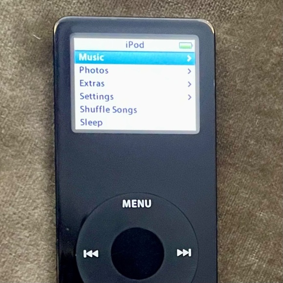 Apple iPod Nano 1st Gen (Black) with original charger - Picture 3 of 8